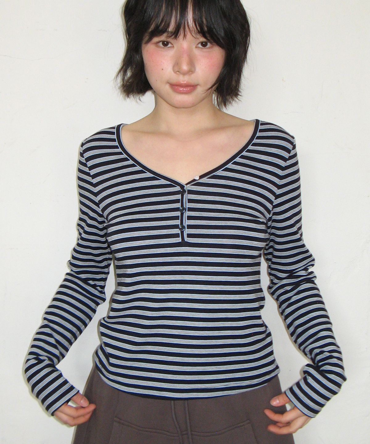 론론(RONRON) MULTI STRIPE V NECK LONG SLEEVE NAVY