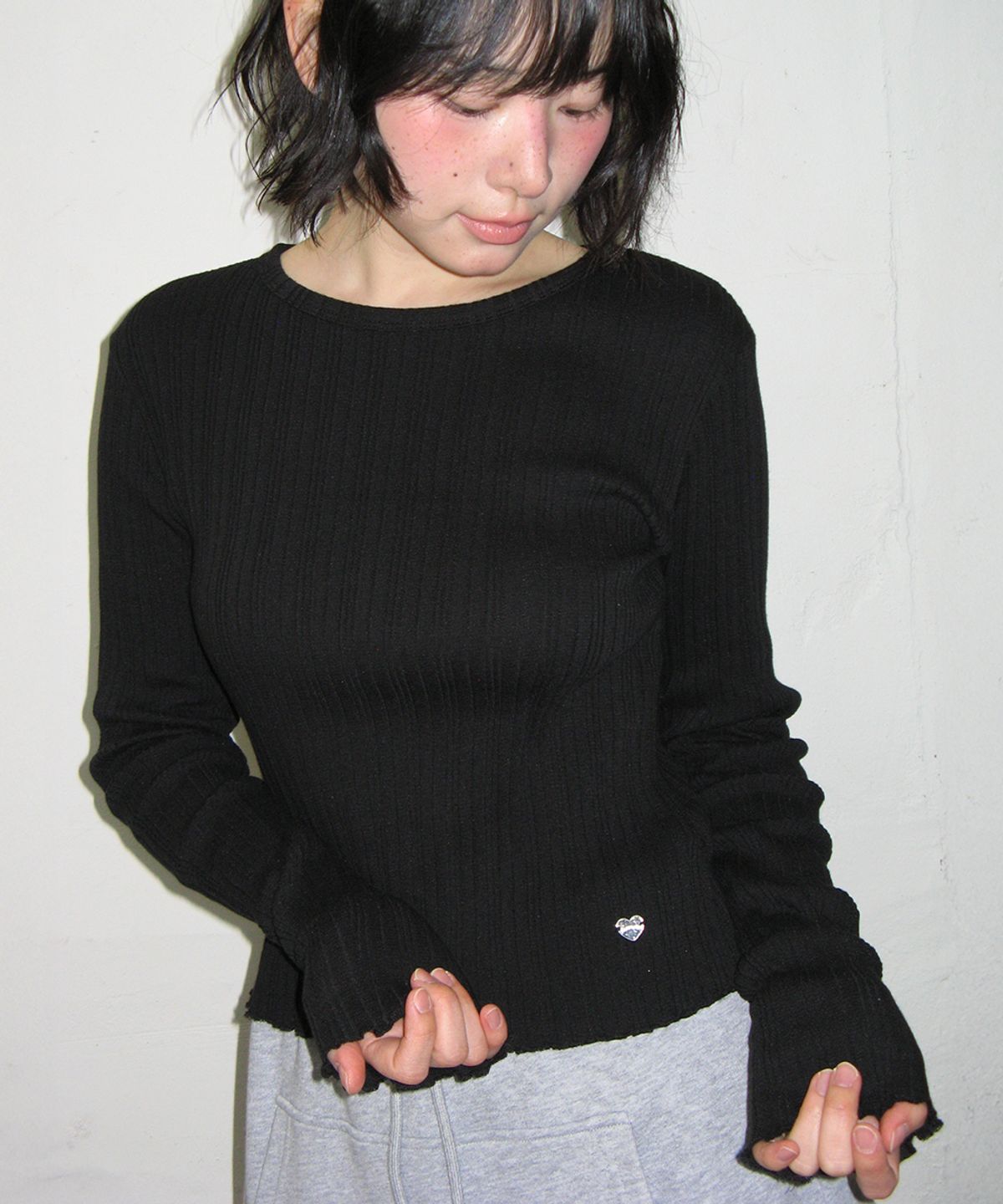 론론(RONRON) PLEATS SLIM FIT LONG SLEEVE BLACK