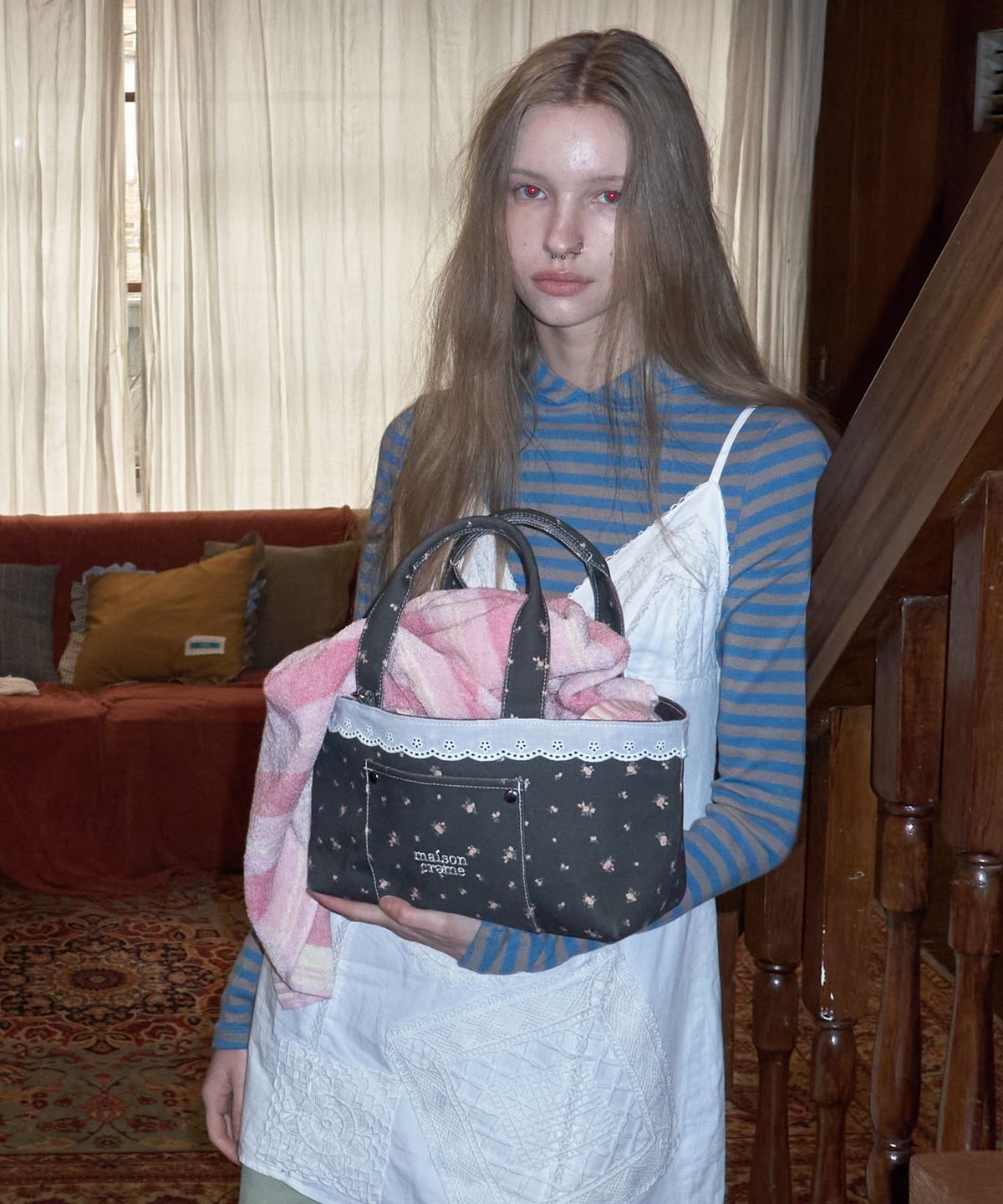 메종크렘(MAISON CREME) Floral lace Tote bag_Foggy Black