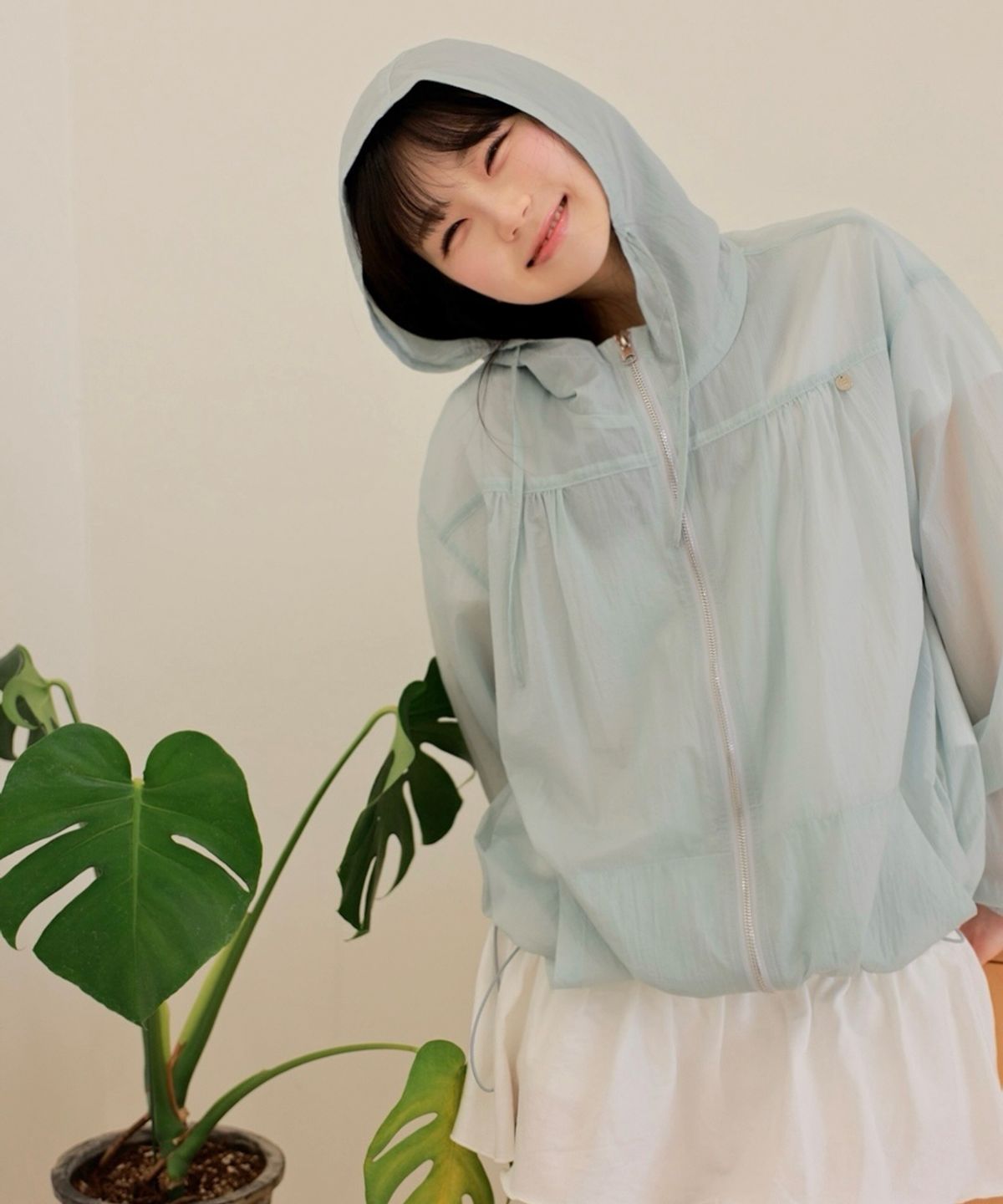 론론(RONRON) SHEER SHIRRING WINDBREAKER SKY