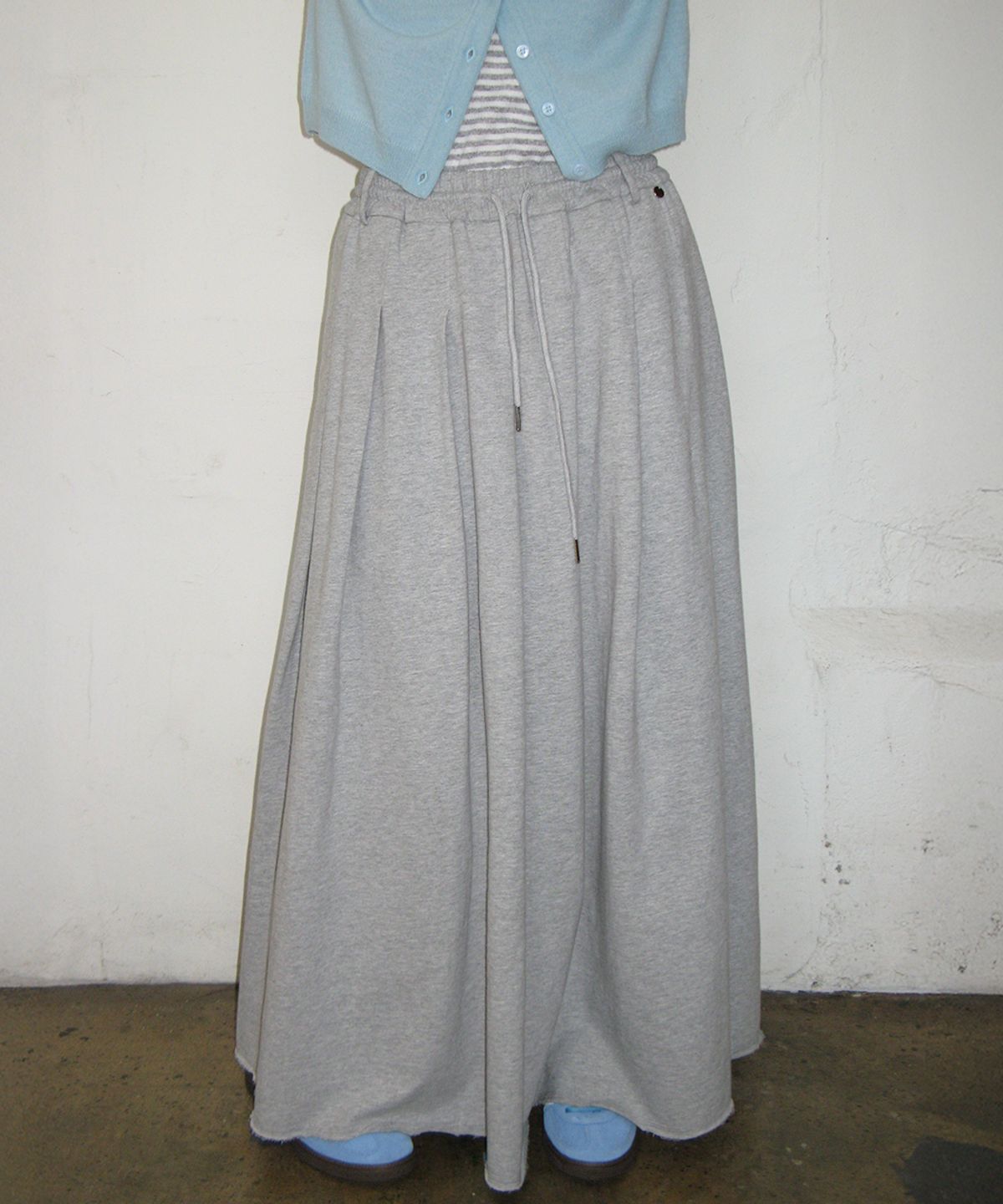 론론(RONRON) SWEAT PLEATS LONG SKIRT GREY