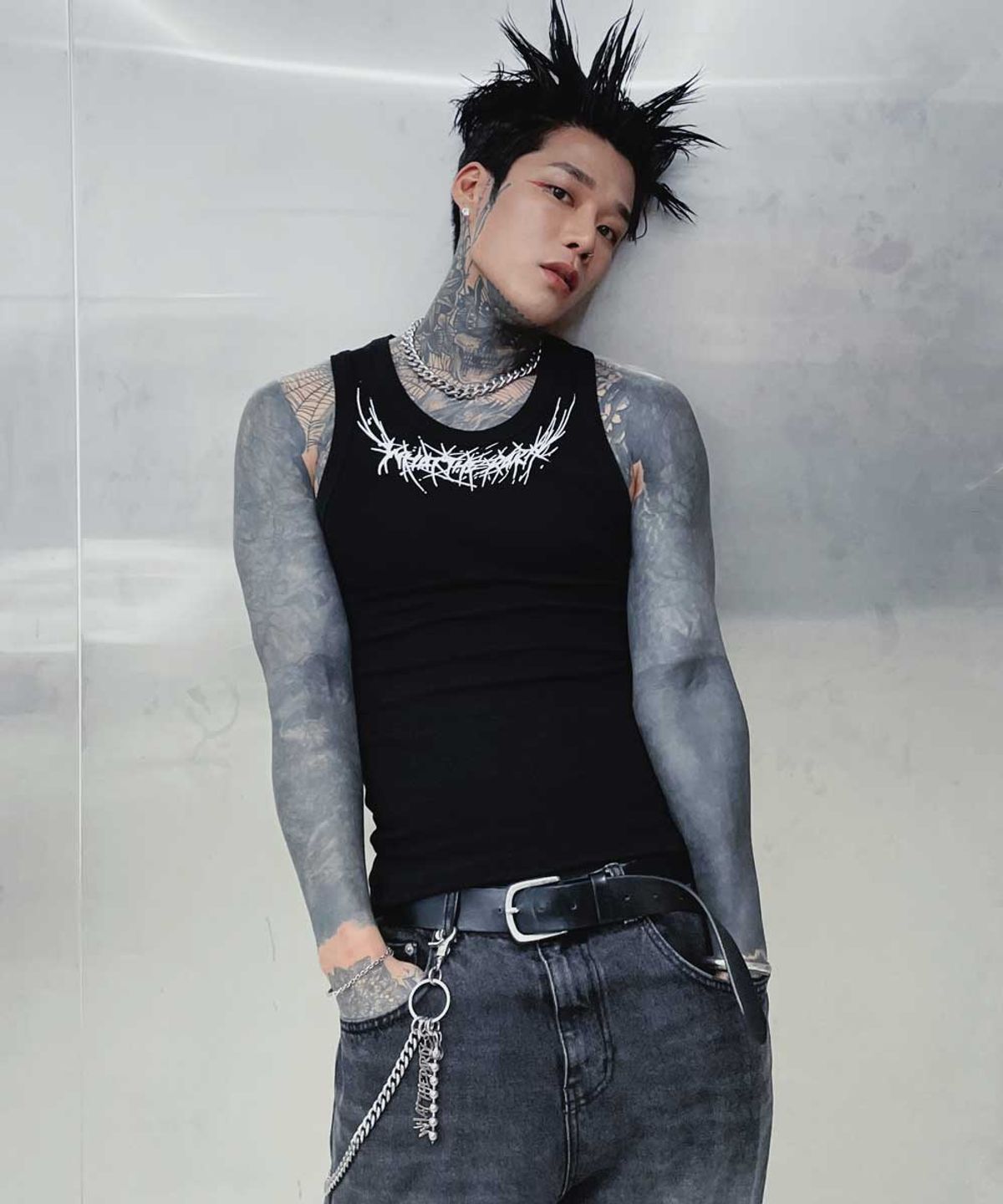 왓더파티(WHATTHEPARTY) DRAGON SLEEVELESS - black