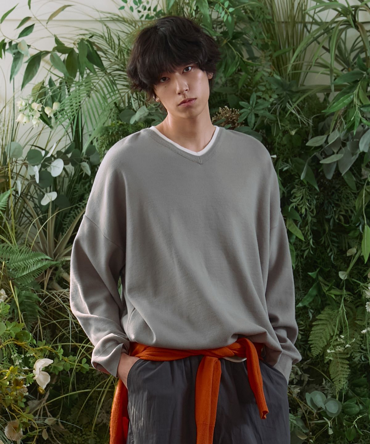 뉴오브(NEWAUBE) 레이어드 브이넥 니트 그레이