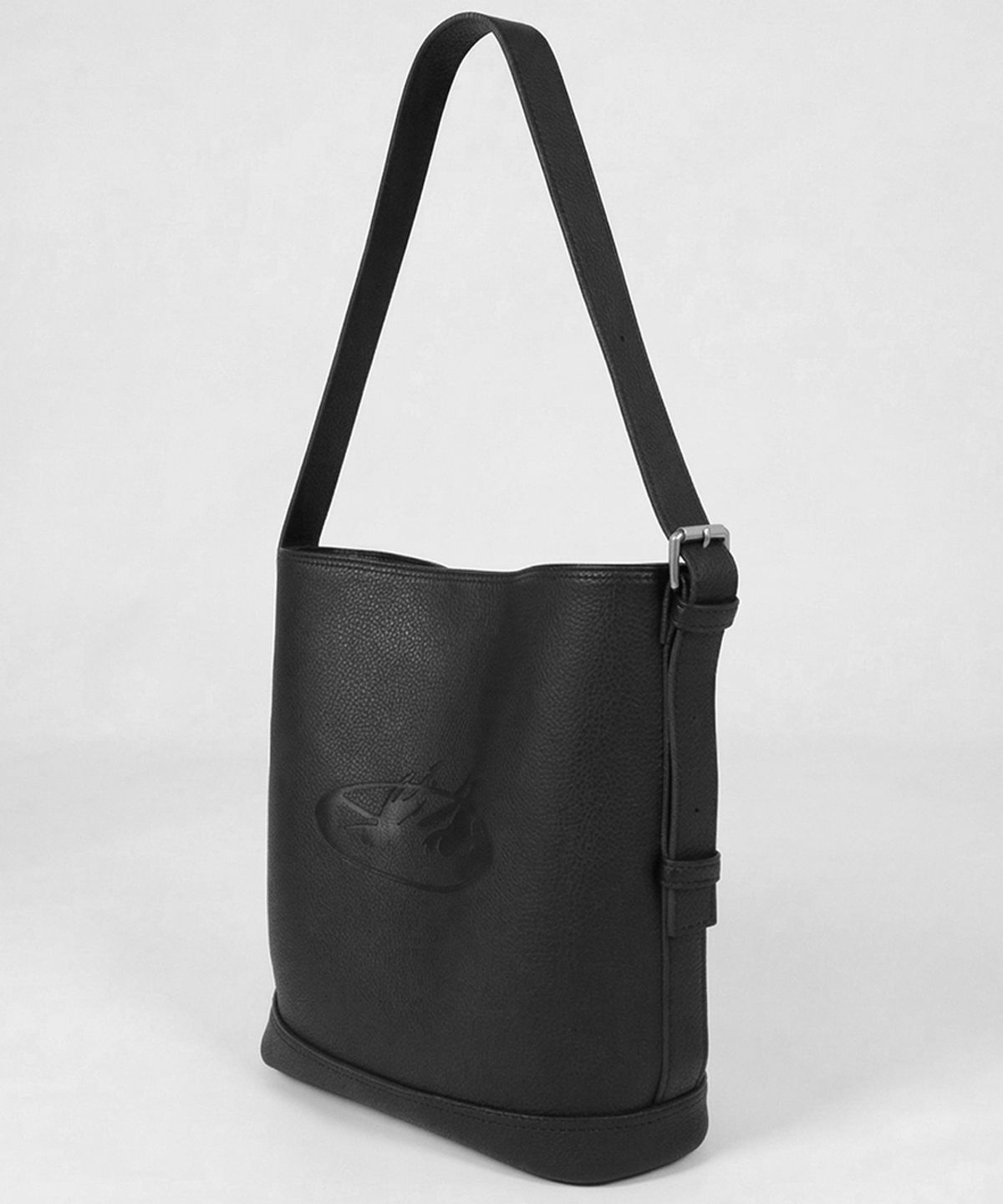 이네크(INNEQ) Alyssa_Embossed Black_Eye