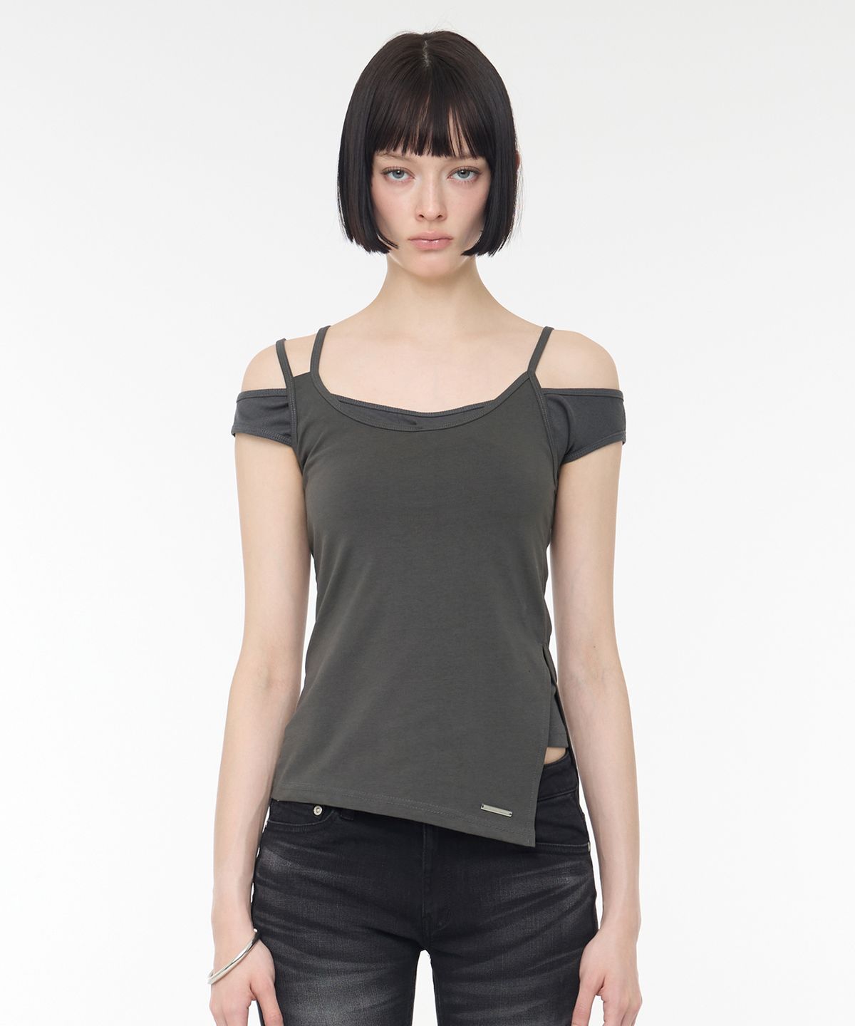 락케이크(ROCKCAKE) Off Shoulder Strap Top - Charcoal