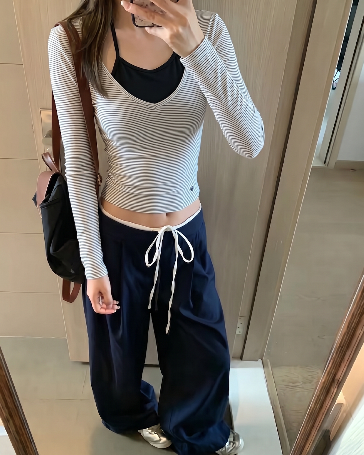 어비험즈(ABEEHUMS) 홀터넥 레이어드 롱슬리브 ABH365-104 스트라이프 화이트
