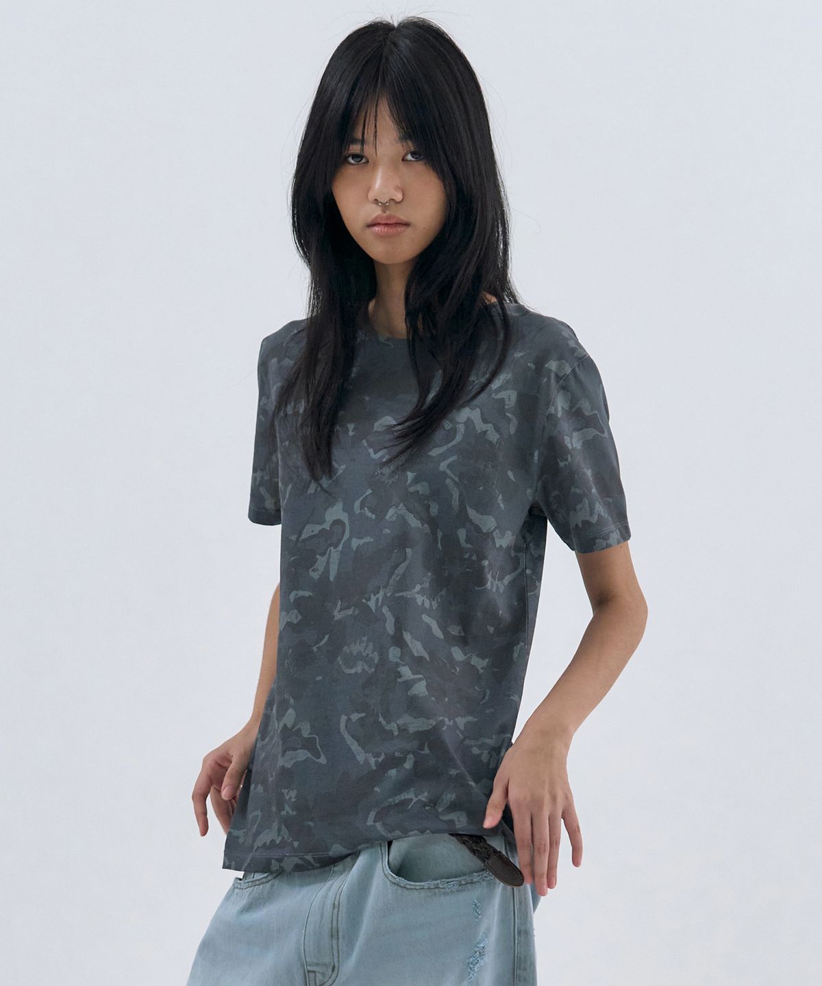 웰빙익스프레스(WELLBEING EXPRESS) Flower Camouflage Half Sleeve Charcoal