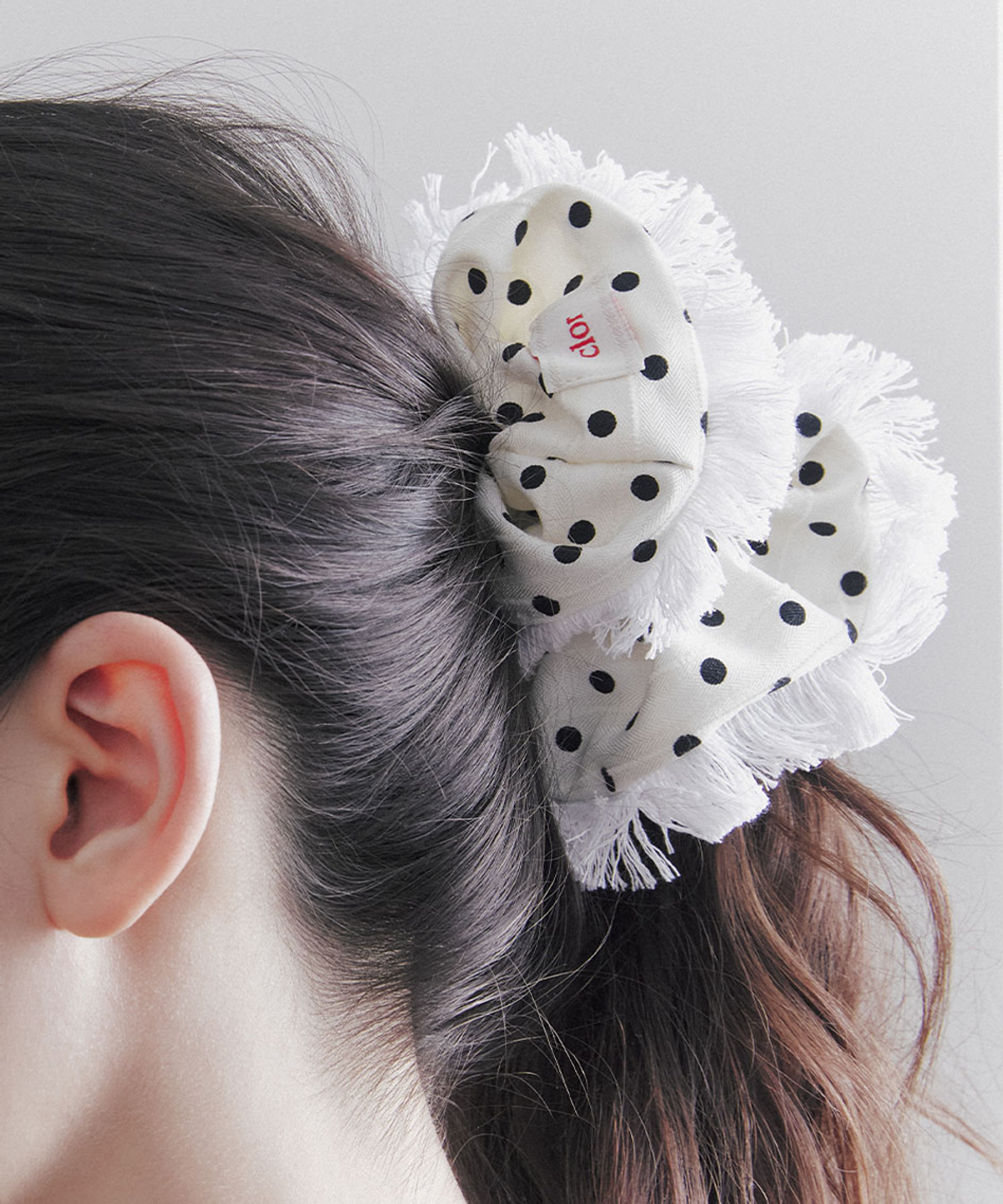 클로르(CLOR) DOTS TASSEL SCRUNCHIE - 2 colors