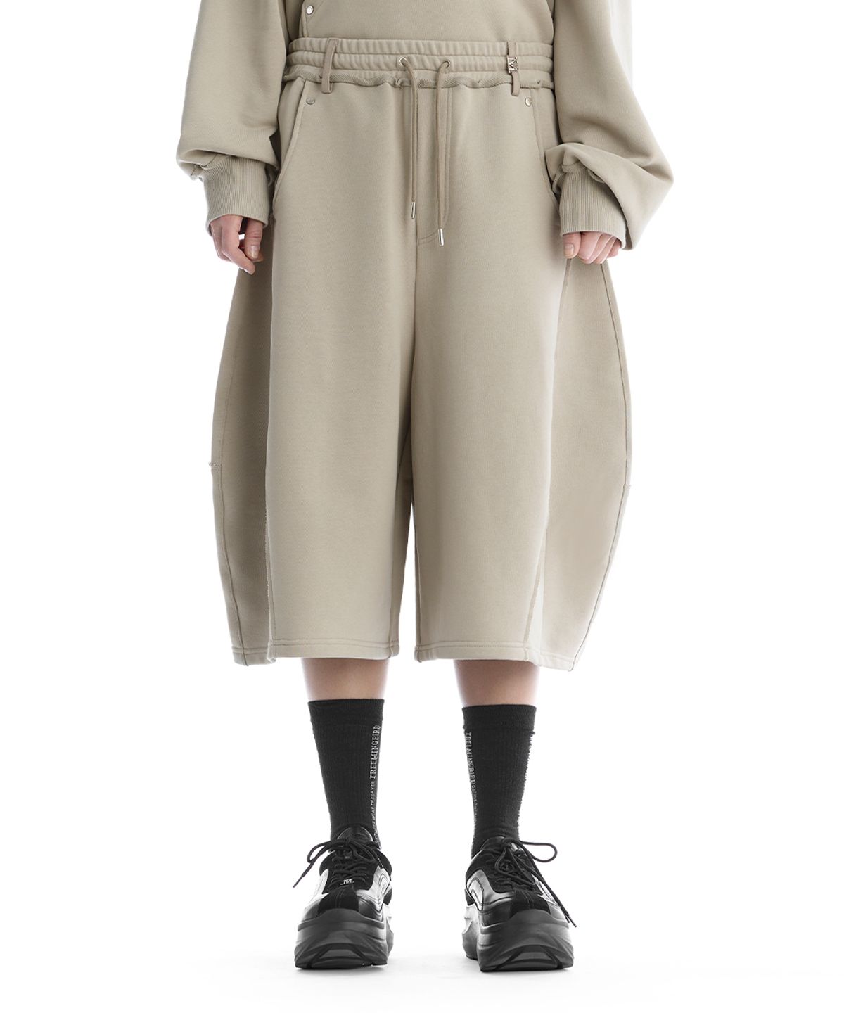 트리밍버드(TREEMINGBIRD) TMB Raw Cut Balloon Bermuda Set-Up Shorts [ Beige ]