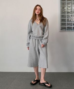 [SET] Deep V Sweat Shirt + Bermuda Banding Pants Set Up (2colors)