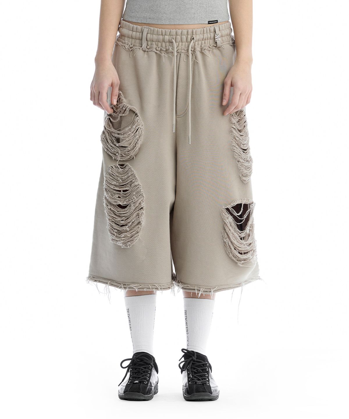 트리밍버드(TREEMINGBIRD) Scratch Damage Bermuda Sweat Pants [ Beige ]