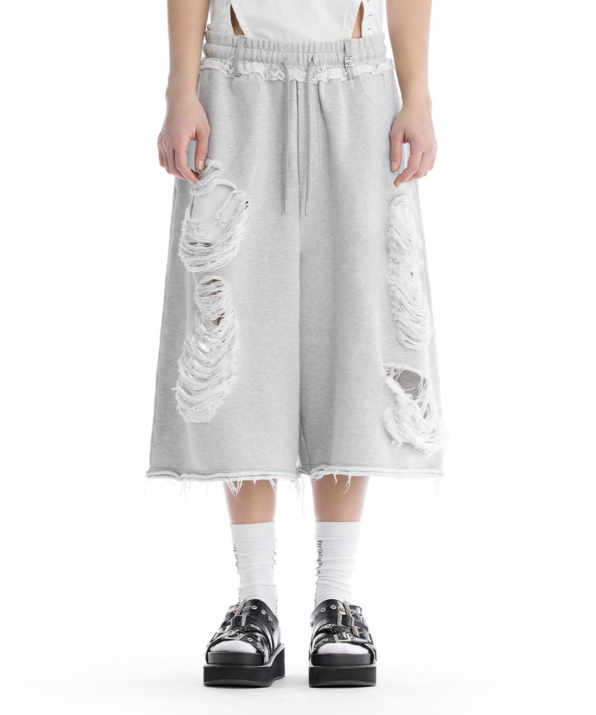 트리밍버드(TREEMINGBIRD) Scratch Damage Bermuda Sweat Pants [ Melange Gray ]