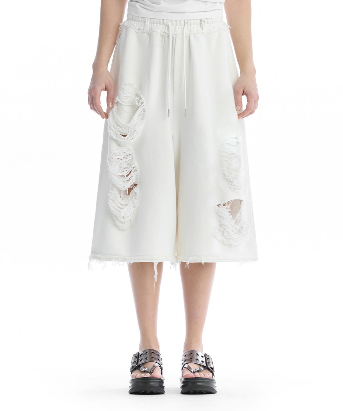 트리밍버드(TREEMINGBIRD) Scratch Damage Bermuda Sweat Pants [ White ]