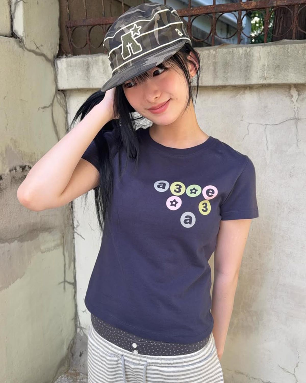 에이이에이이(AEAE) COLOR DOT LOGO TEE [NAVY]