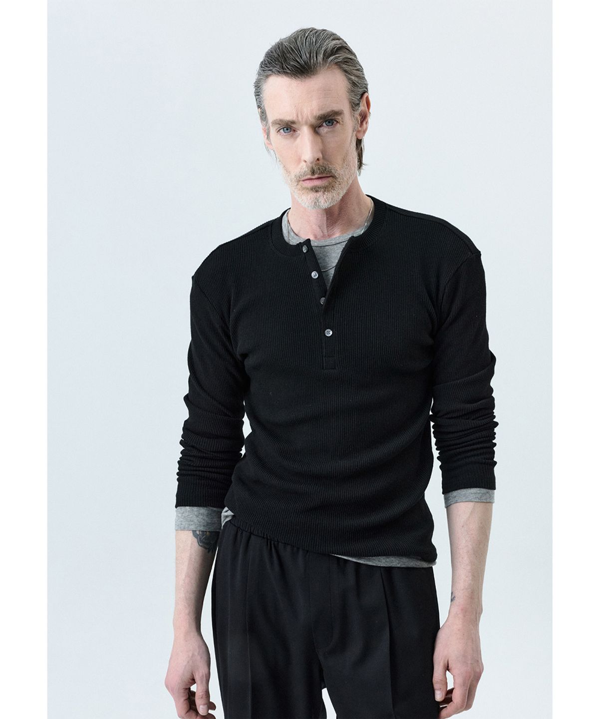 세비지(SAVAGE) Henley Neck Long Sleeve - Black