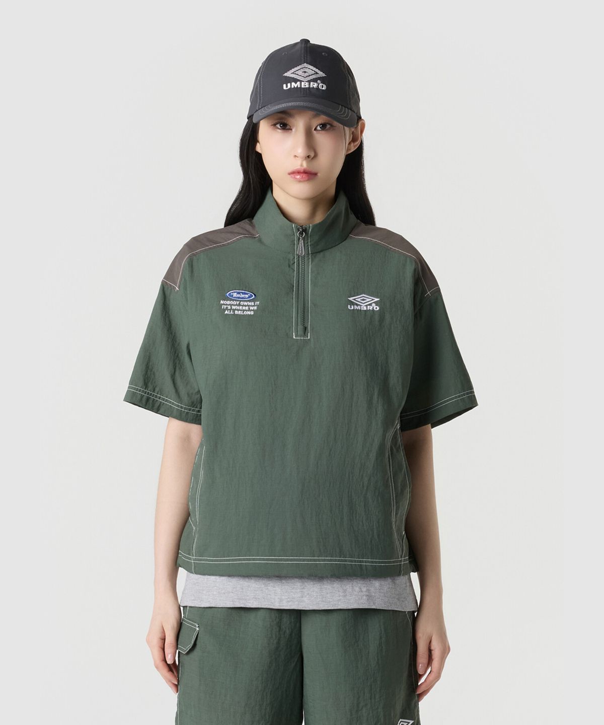 엄브로(UMBRO) 크리스피 타슬란 반팔 아노락 카키 UR224CWT59