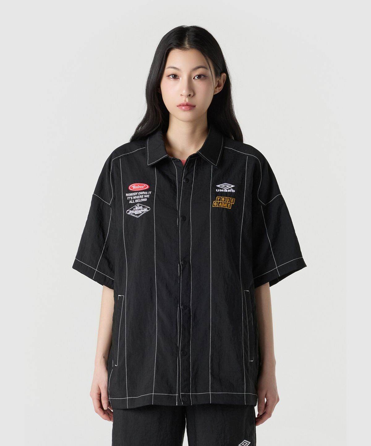 엄브로(UMBRO) 크리스피 타슬란 반팔 셔츠 블랙 UR221CJK58
