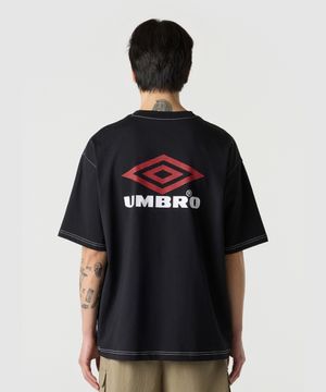 크리스피 타슬란 로고 반팔 티셔츠 블랙 UR224CRS59