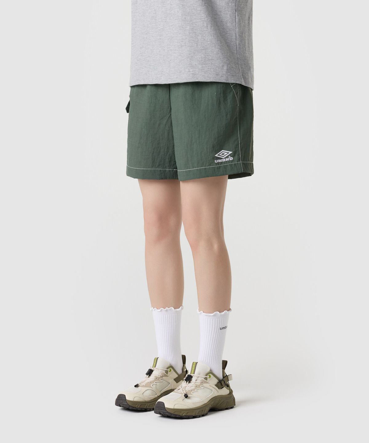 엄브로(UMBRO) 크리스피 타슬란 카고 4.5부 반바지 카키 UR223CHP59