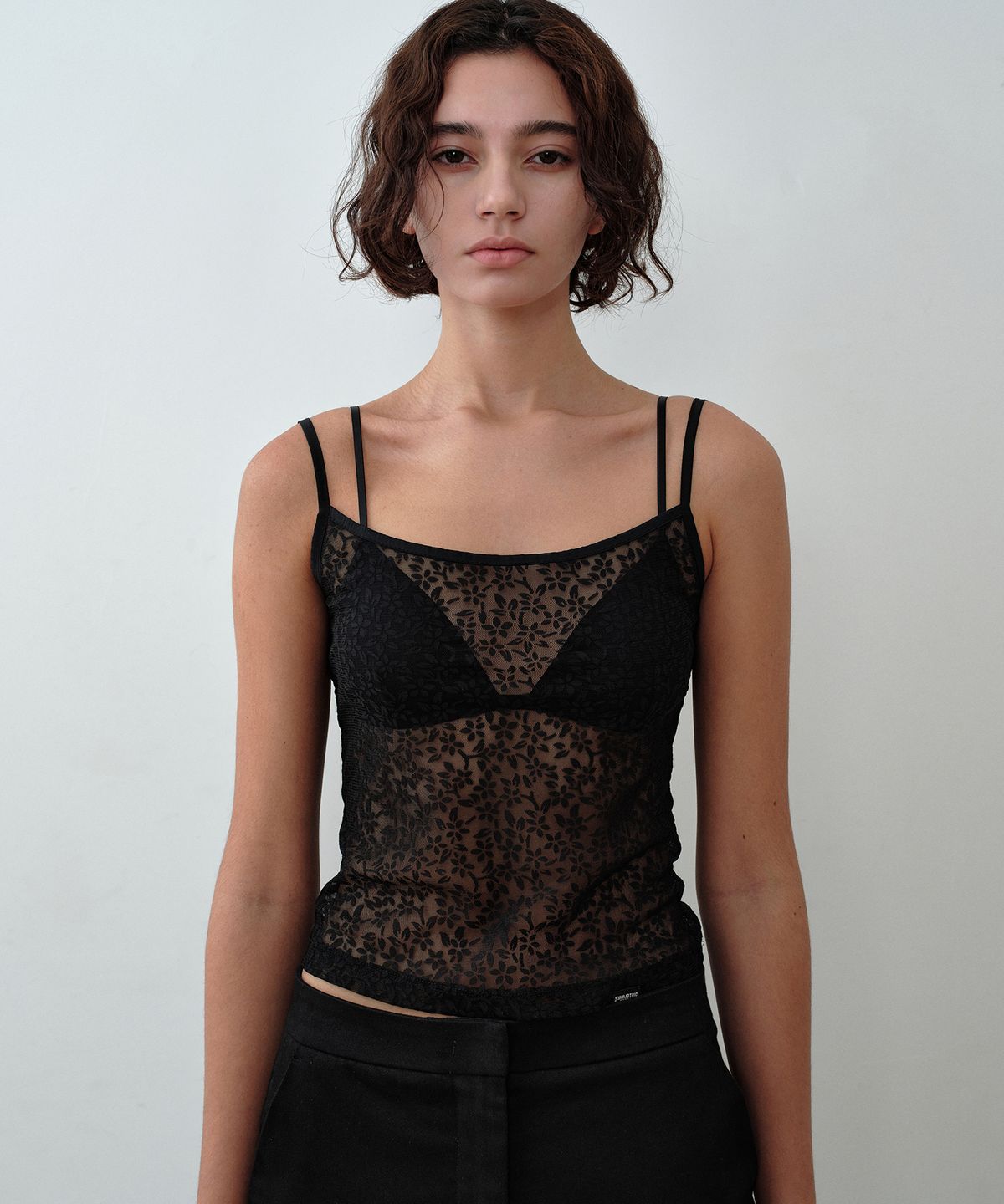 시메트릭 퍼센트(SYMMETRICPERCENT) Floral Sheer Sleeveless Top / Black
