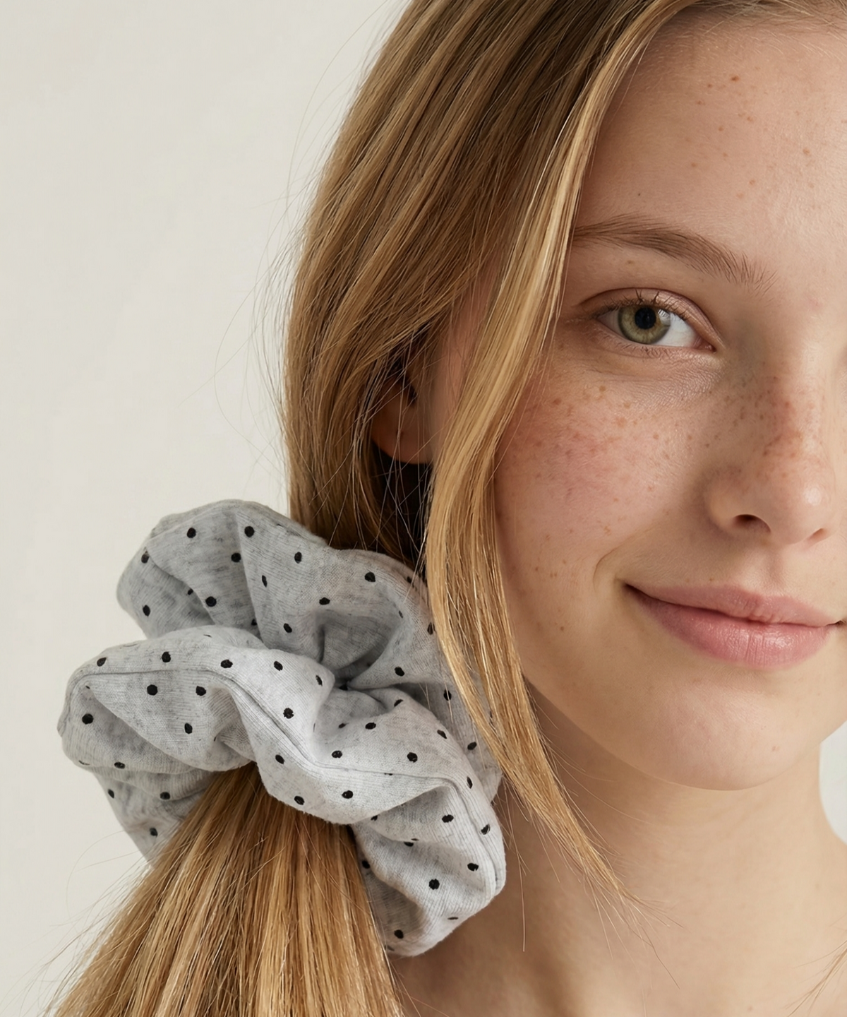 릴리코리(LILYKORI) Polka Dot Pattern Scrunchie