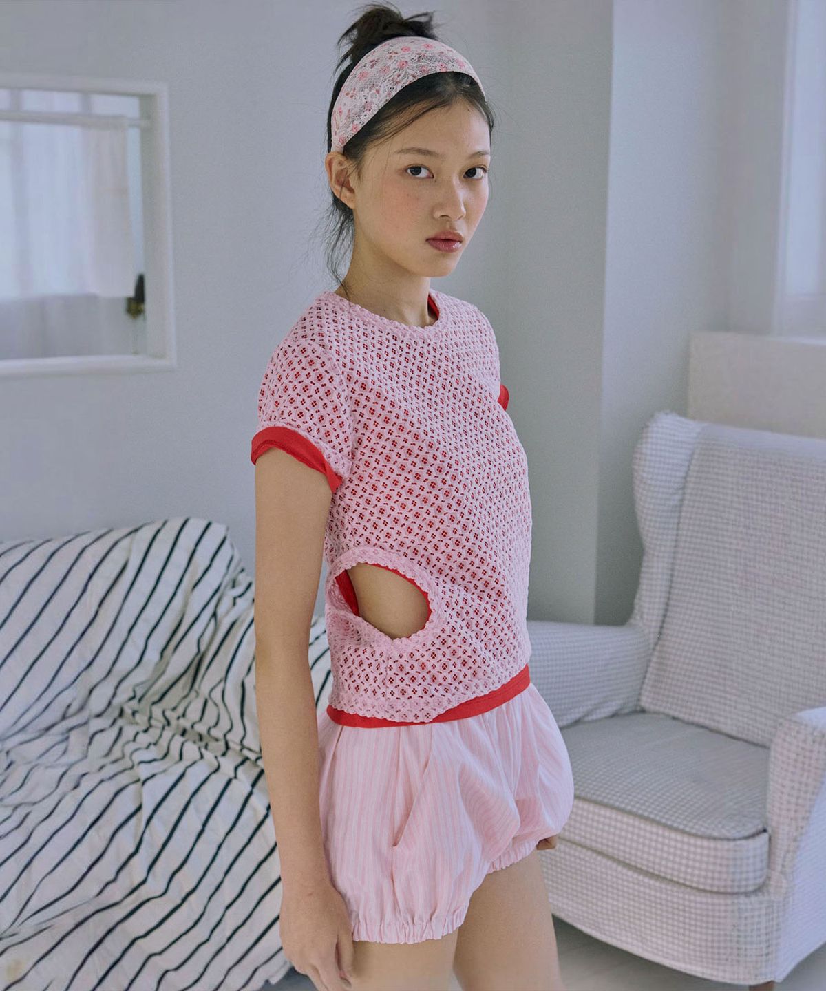 준준스페이스(JUNEJUNE SPACE) Slim Cut-out Lace Top_Pink(슬림 컷아웃 레이스 탑_핑크)