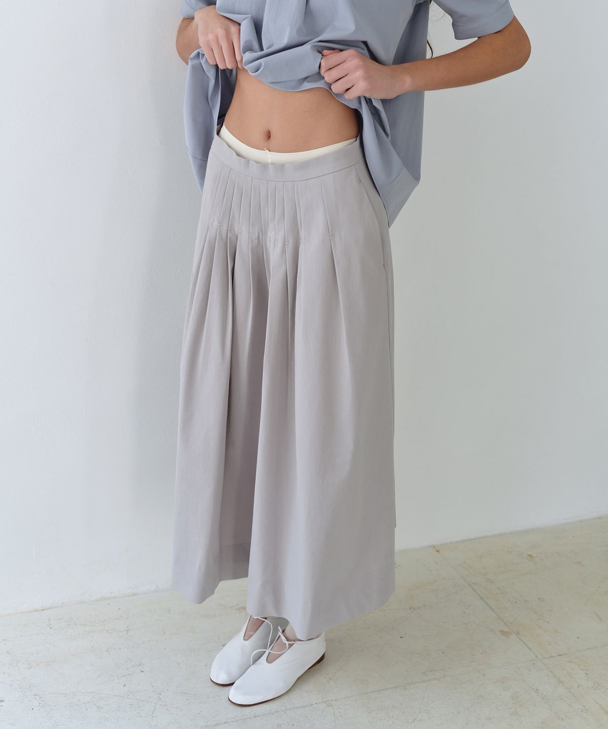 아우브아워(AUBOUR) asym pleats skirt (soft silver)