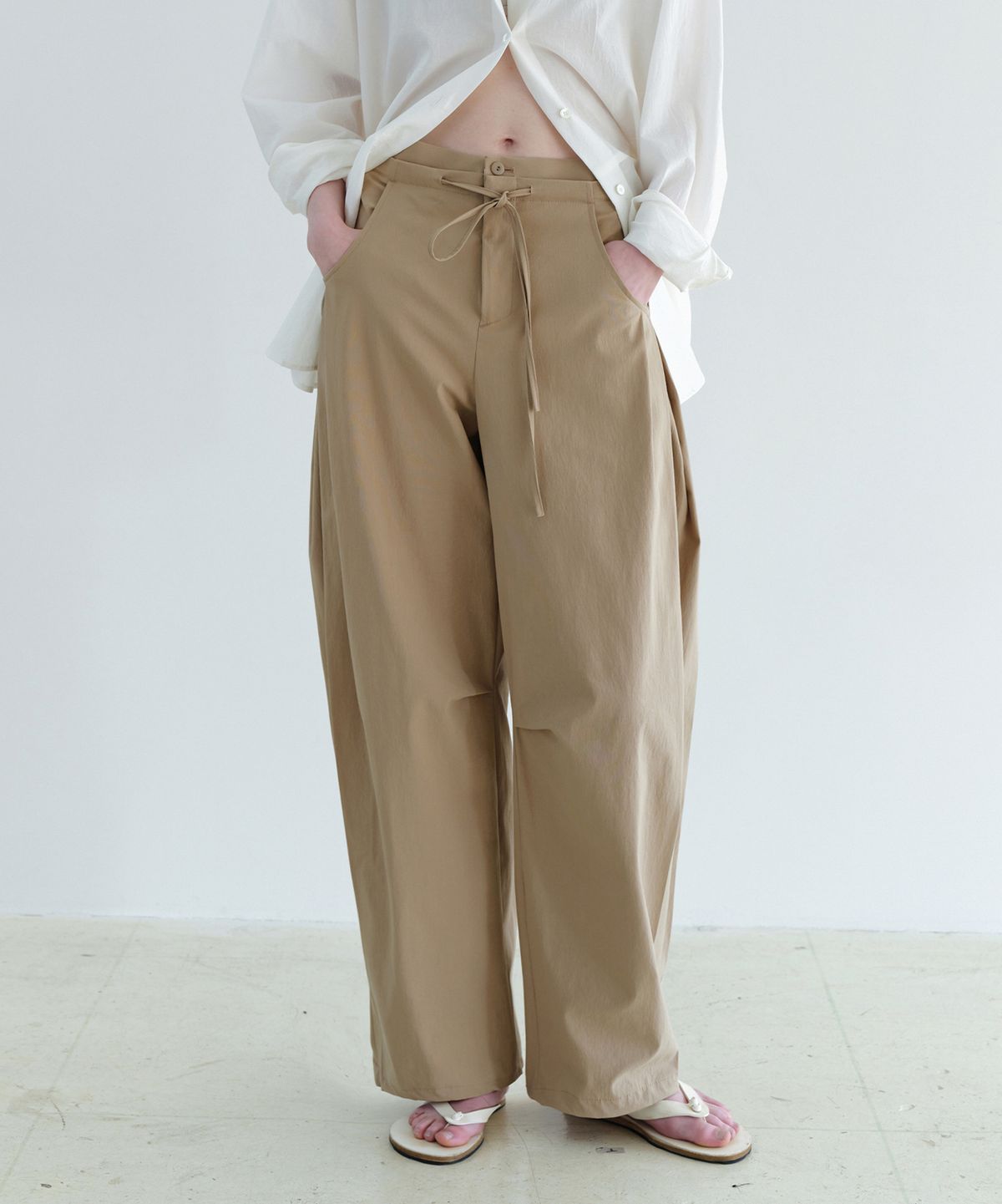 아우브아워(AUBOUR) arc tuck pants (beige)