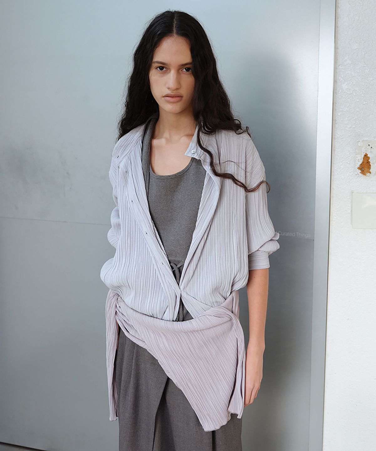 아우브아워(AUBOUR) pleats string blouse (dusty sky)