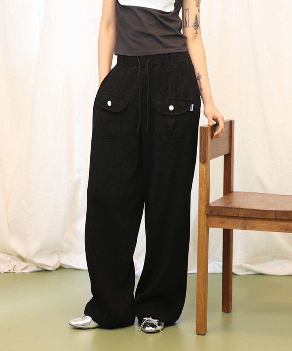 소르디(SORDI) Dot Button Jogger Pants_black
