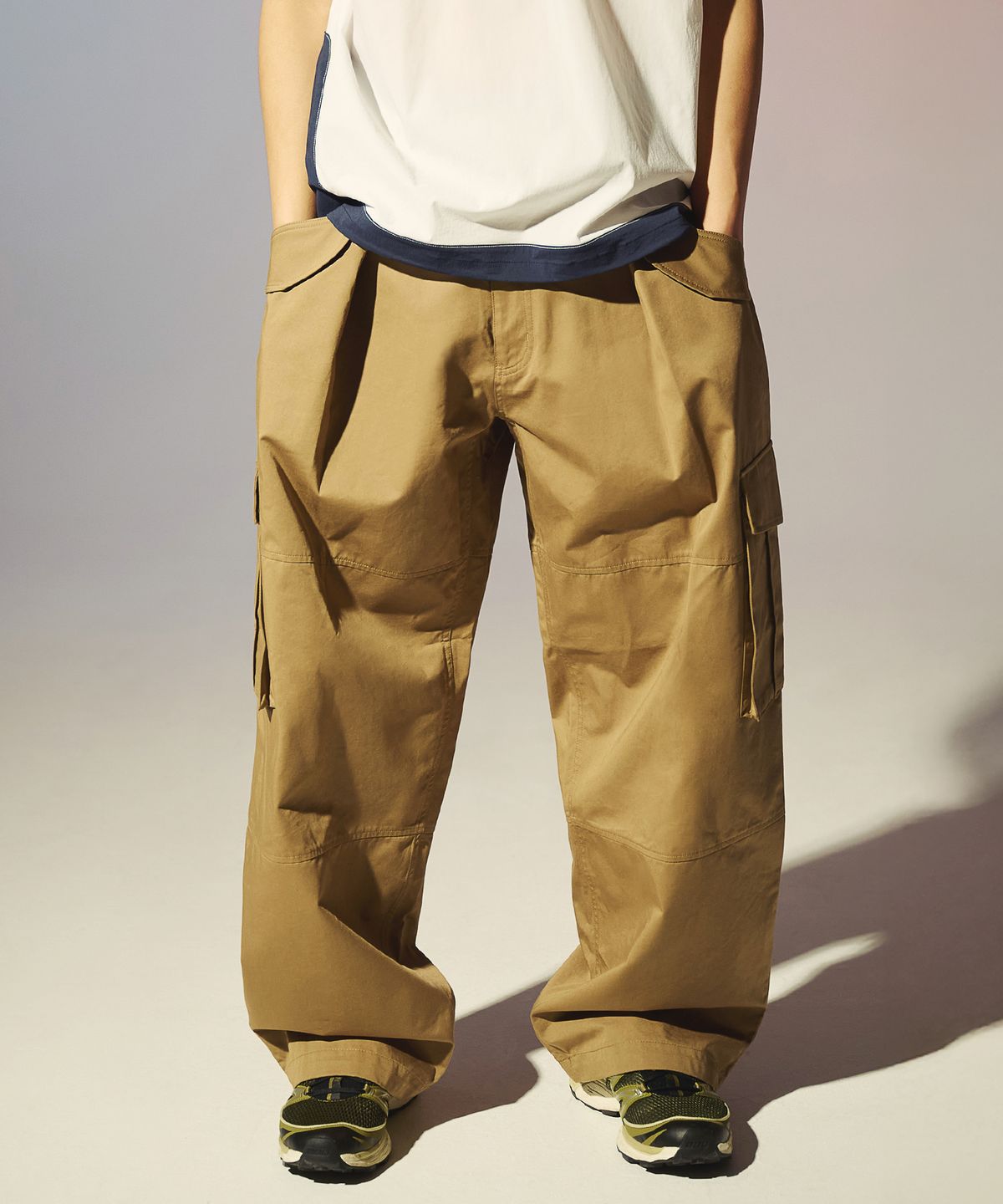 아크메드라비(ACME DE LA VIE) ONE TUCK WIDE CARGO PANTS