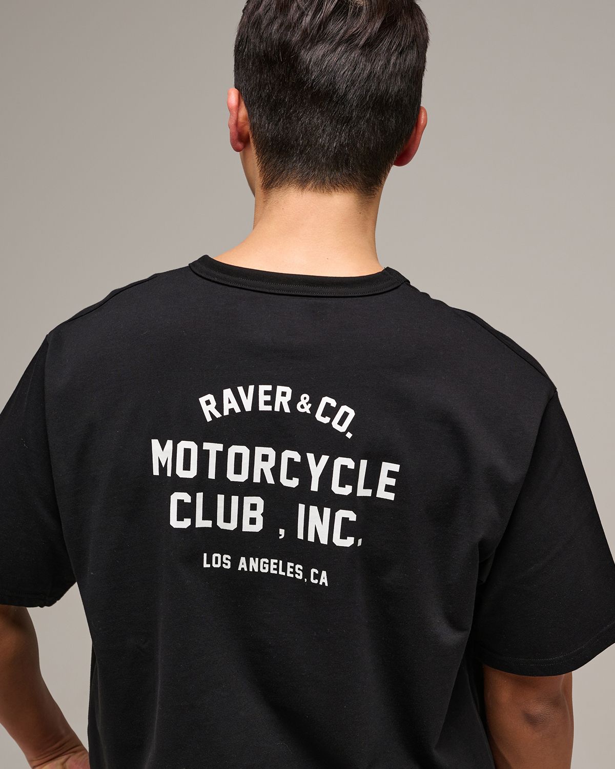 레이버코(RAVER CO) 모터클럽 레터링 루즈핏 반팔 티셔츠 블랙