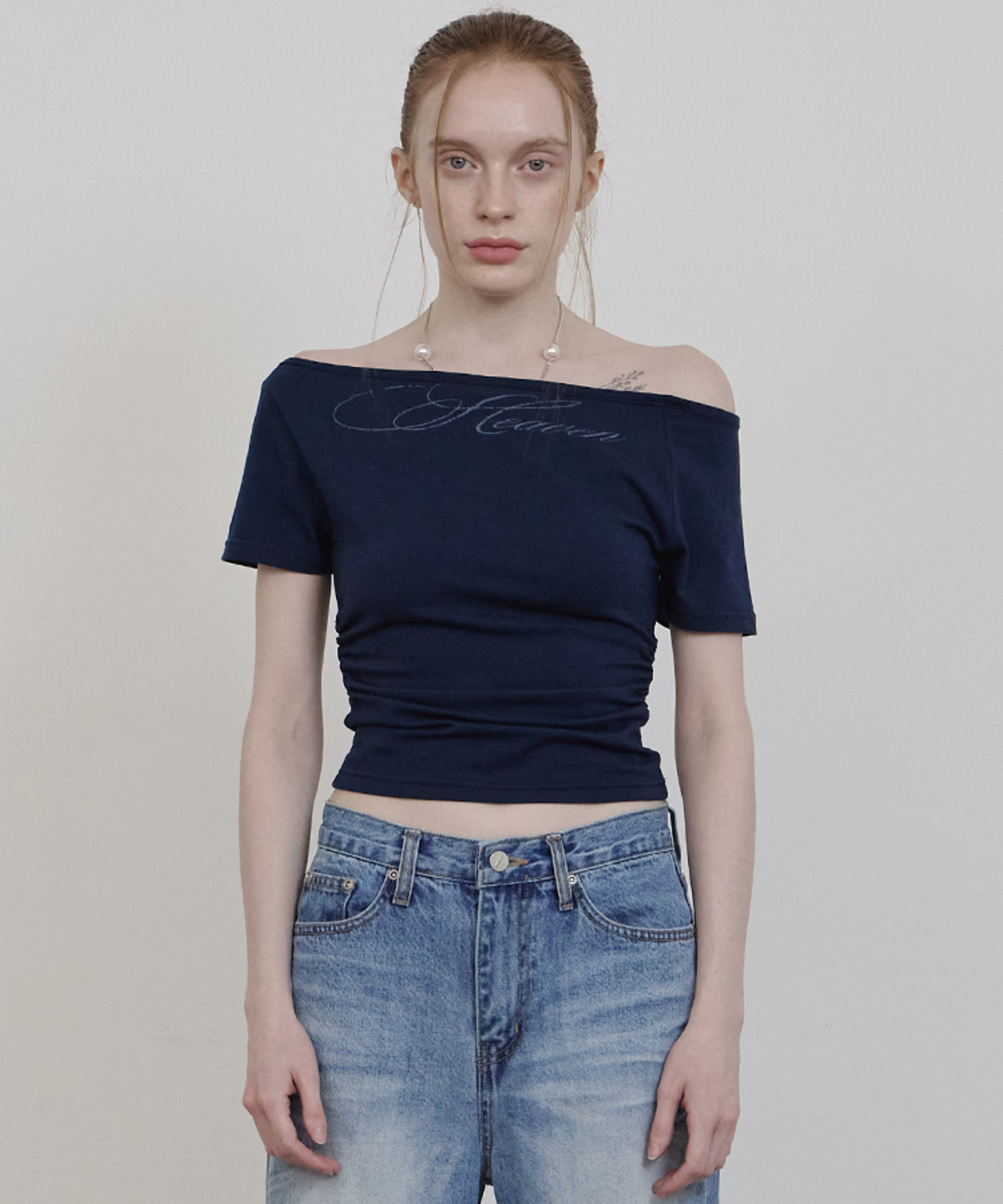 어니브(ANIV) SHIRRING LETTERING T-SHIRT NAVY