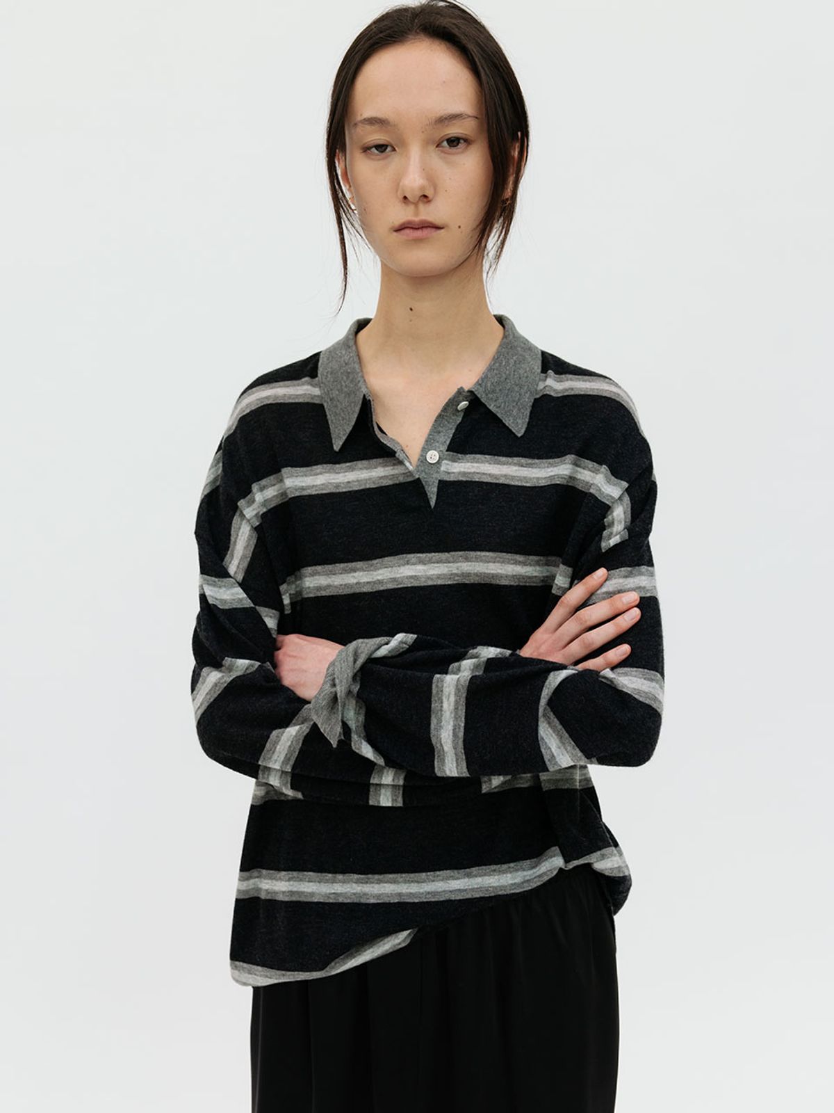 르비에르(LVIR) STRIPE OVER-FIT COLLAR KNIT (CHARCOAL)