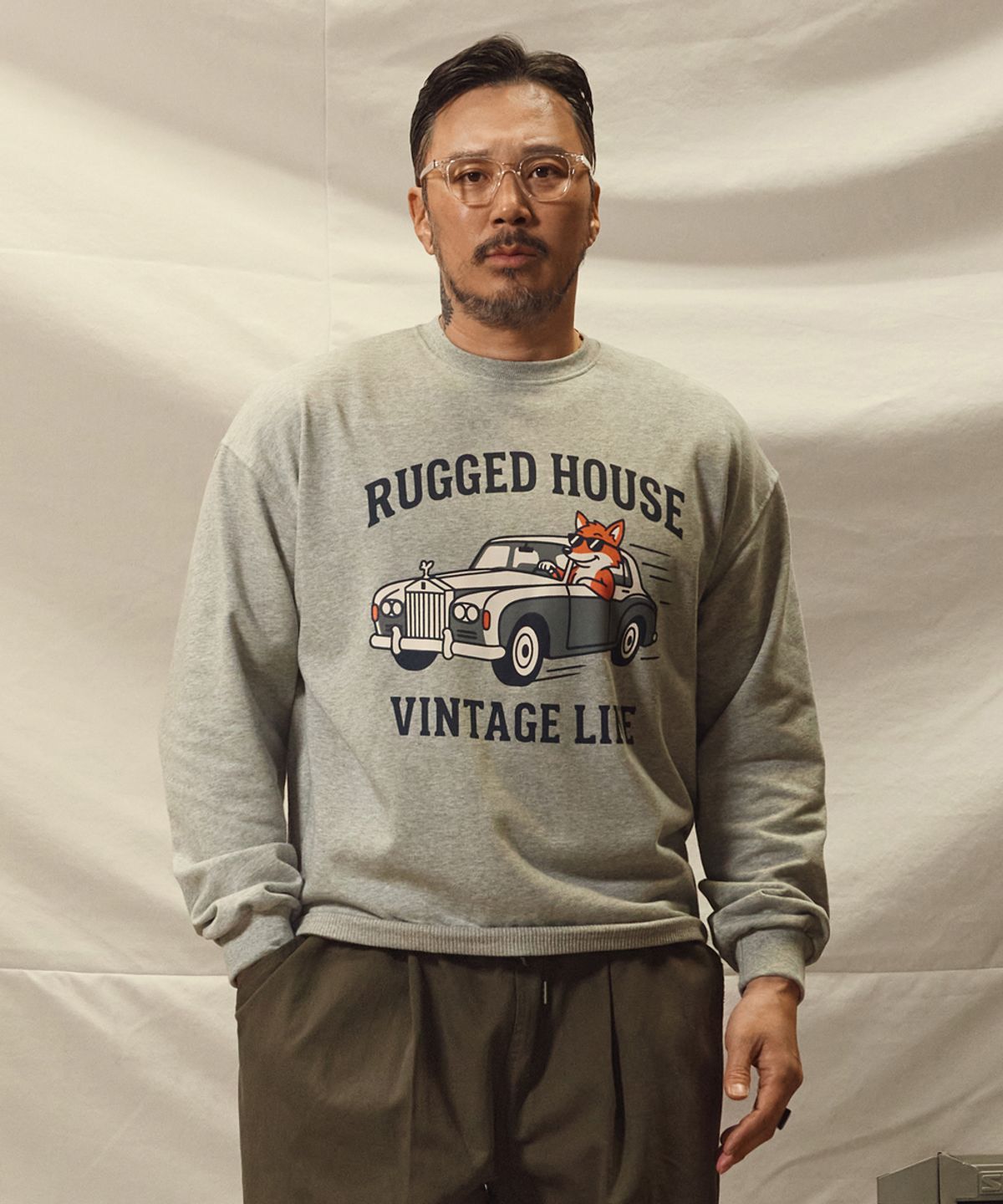 러기드하우스(RUGGED HOUSE) 드라이브 폭스 맨투맨 멜란지그레이