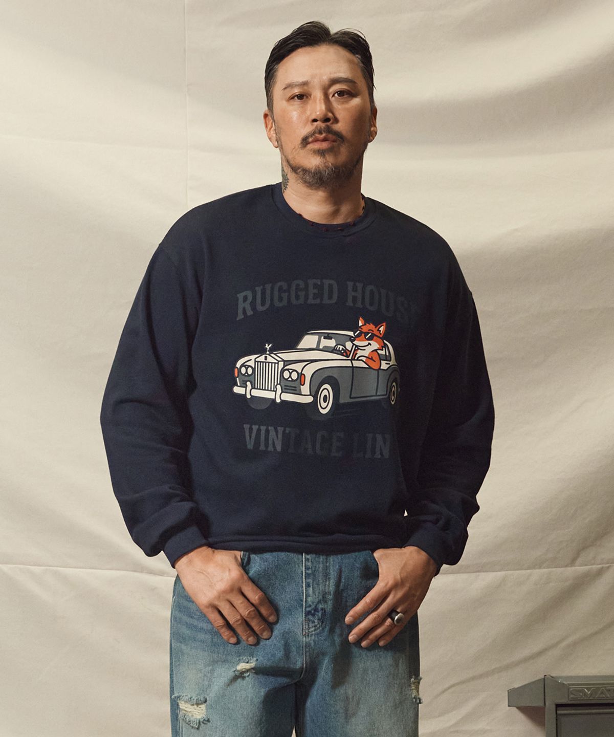 러기드하우스(RUGGED HOUSE) 드라이브 폭스 맨투맨 네이비