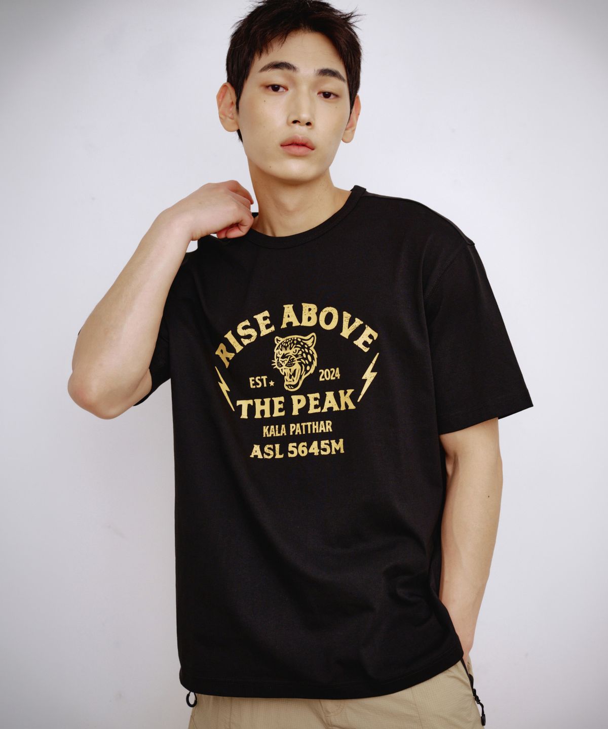 칼라파타르(KALAPATTHAR) KP SLOGAN TIGER GRAPHIC SHORT-SLEEVED T-SHIRT - BLACK