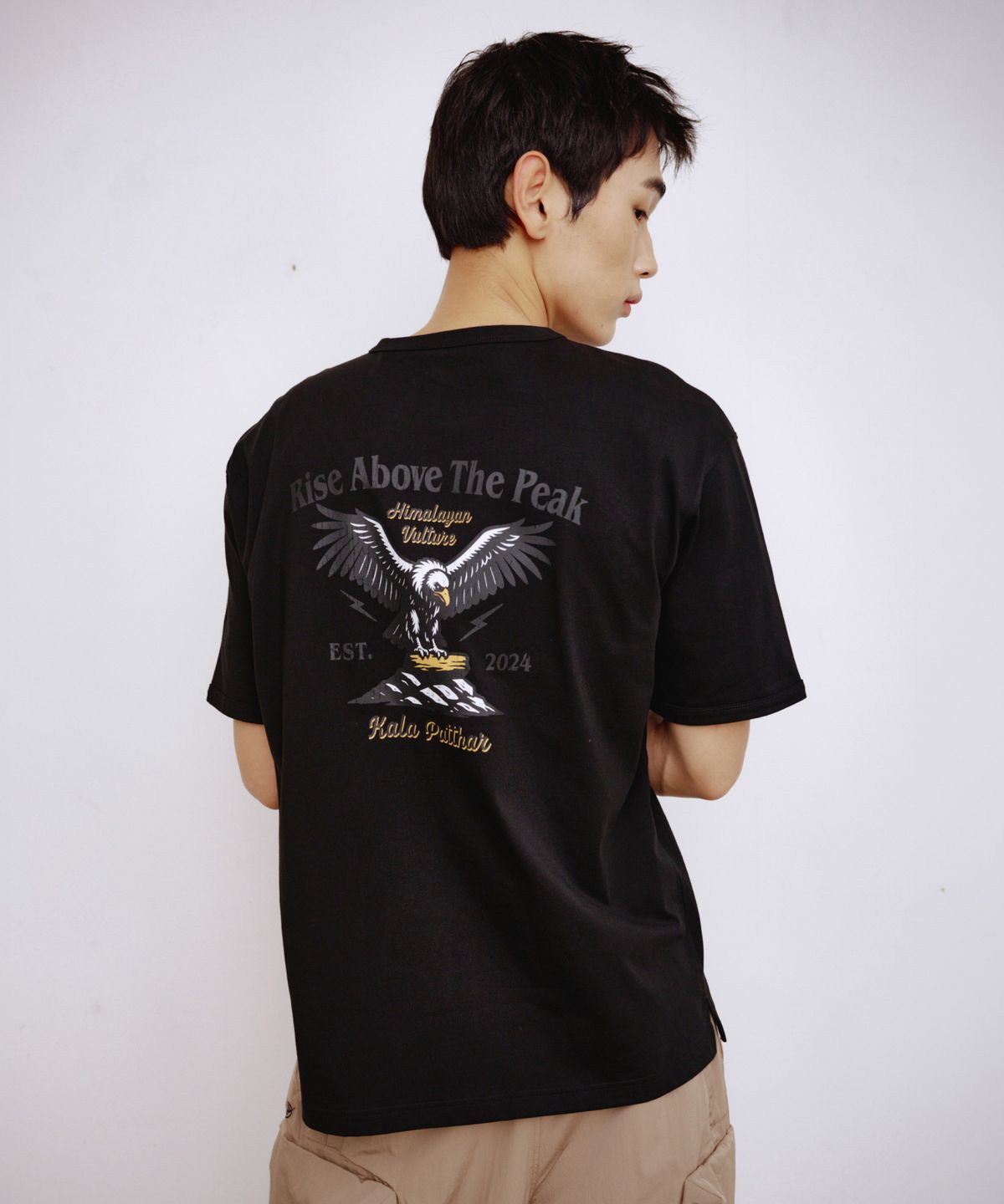 칼라파타르(KALAPATTHAR) BACK KP SLOGAN EAGLE GRAPHIC RINGER T-SHIRT - BLACK