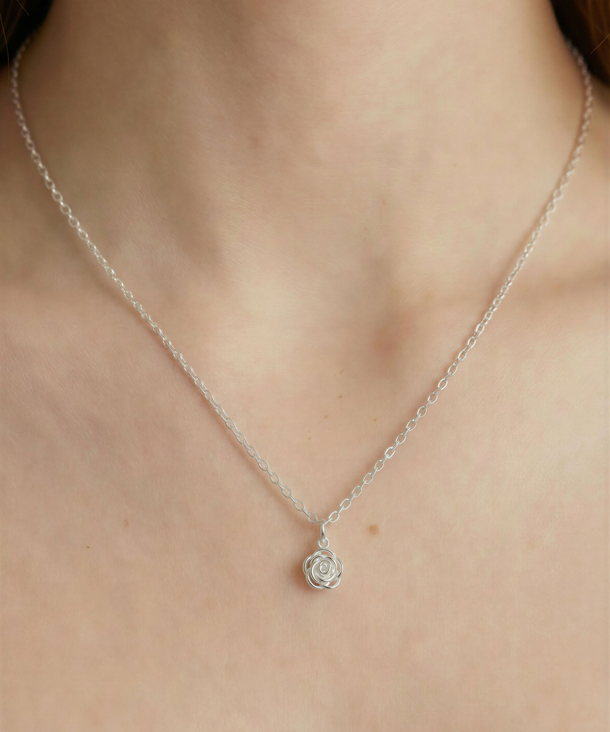 릴리코리(LILYKORI) Silver Blooming Rose Necklace