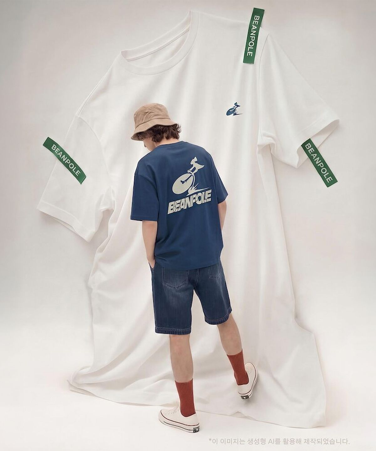 빈폴 멘(BEANPOLE MEN) PAPER PRESS X BEANPOLE 로고 백프린트 티셔츠  블루