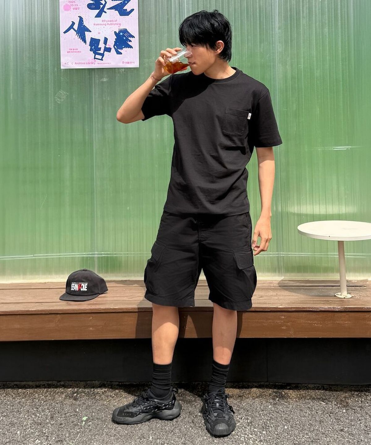 빈폴 멘(BEANPOLE MEN) PAPER PRESS X BEANPOLE 네온사인 백프린트 티셔츠  블랙