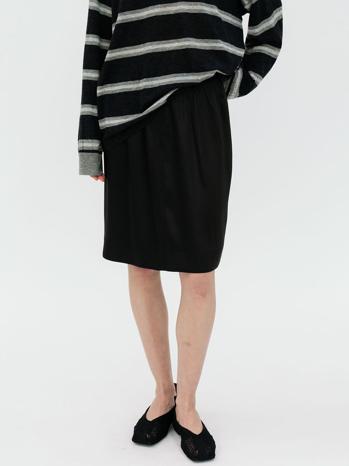 르비에르(LVIR) VISCOSE SATIN BANDING SKIRT (BLACK)
