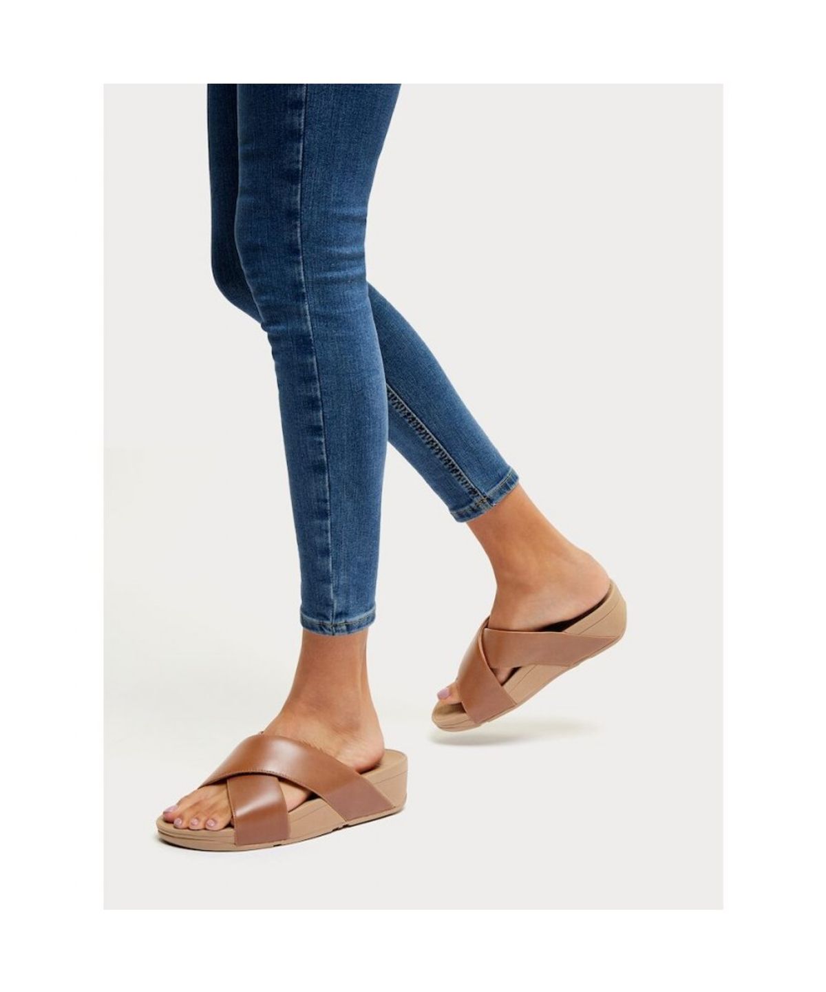 핏플랍(FITFLOP) [FITFLOP][삼성물산공식] 여성 루루 크로스 슬라이드 레더 샌들  라이트 탄 (FT64K2D16A)