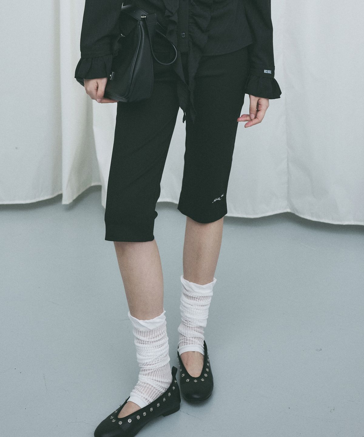 닉앤니콜(NICK&NICOLE) CAPRI SLIT PANTS_BLACK