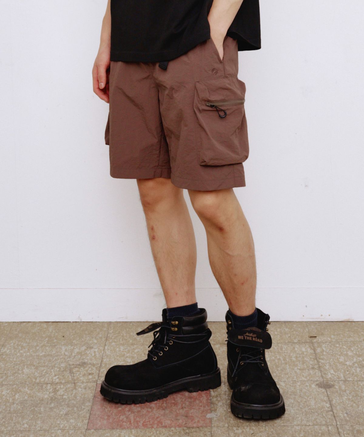 칼라파타르(KALAPATTHAR) NYLON BELTED BACK OUT POCKET CARGO POCKET SHORTS - BROWN