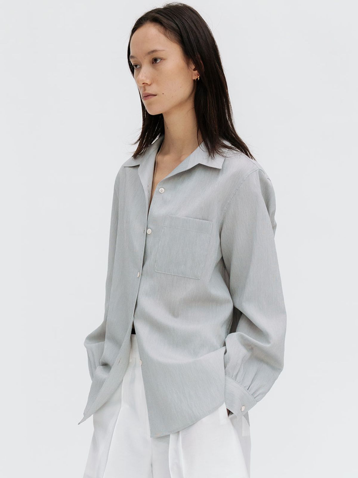 르비에르(LVIR) STRIPE OPEN COLLARED BLOUSE (BLACK)