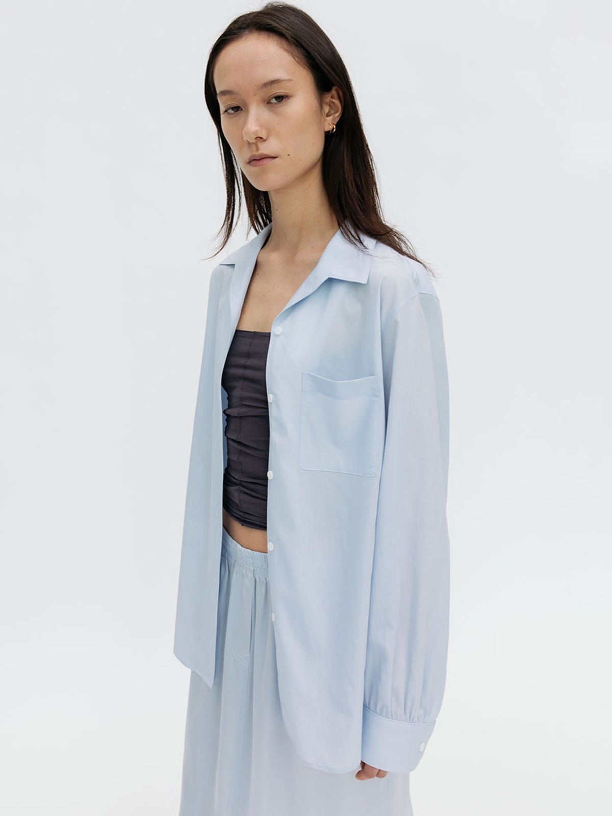 르비에르(LVIR) FLUID OPEN COLLARED BLOUSE (LIGHT BLUE)