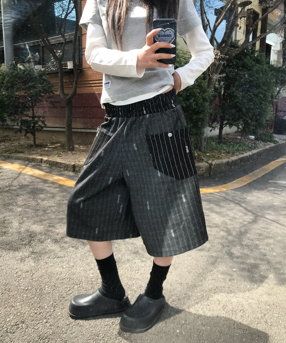 쏘비(SEW-B) 버튼 새깅 버뮤다 팬츠 [데님 블랙]