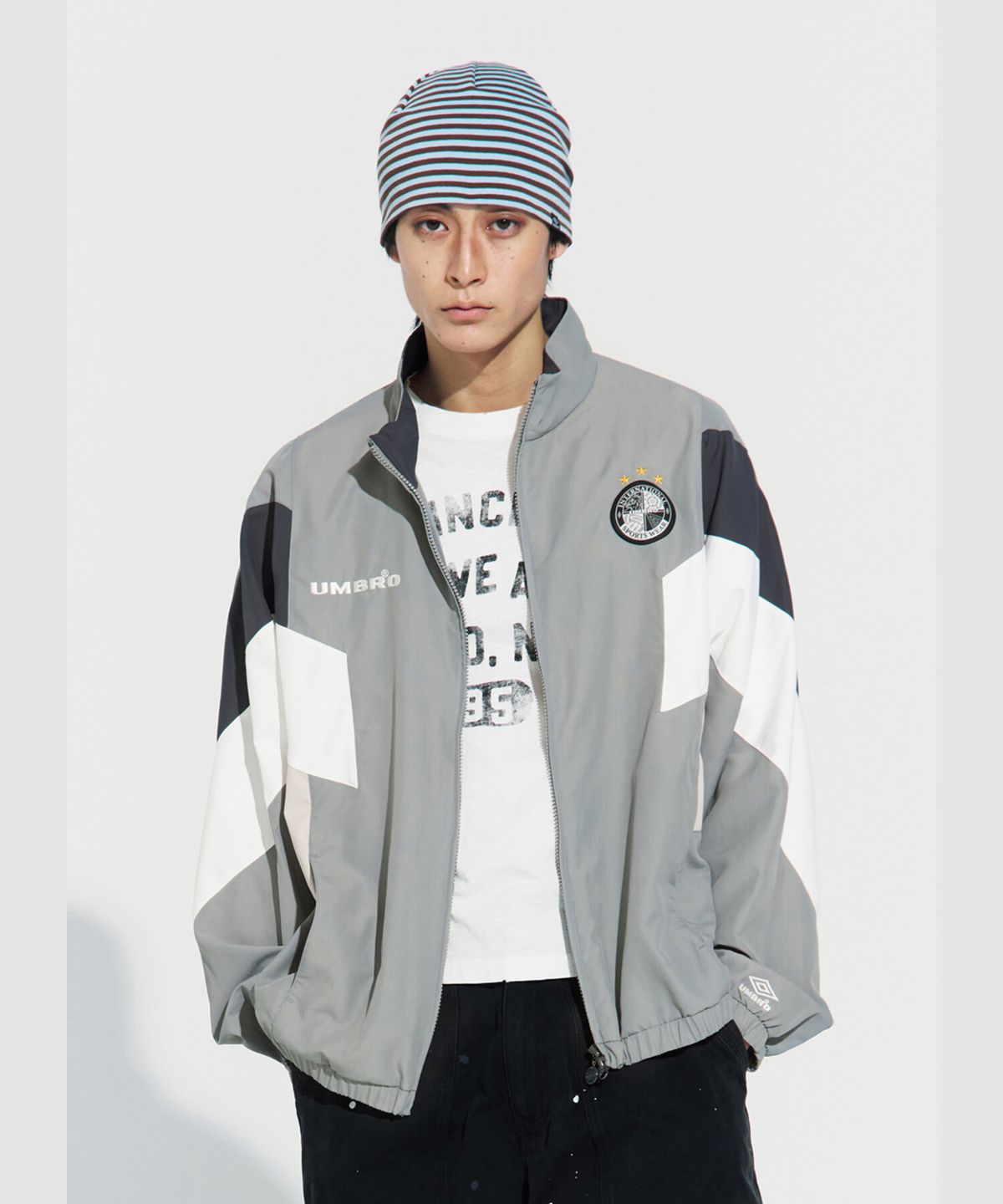 엄브로(UMBRO) HBL OG 컬러블럭 스탠넥 바람막이 자켓 그레이 UR221CJK56