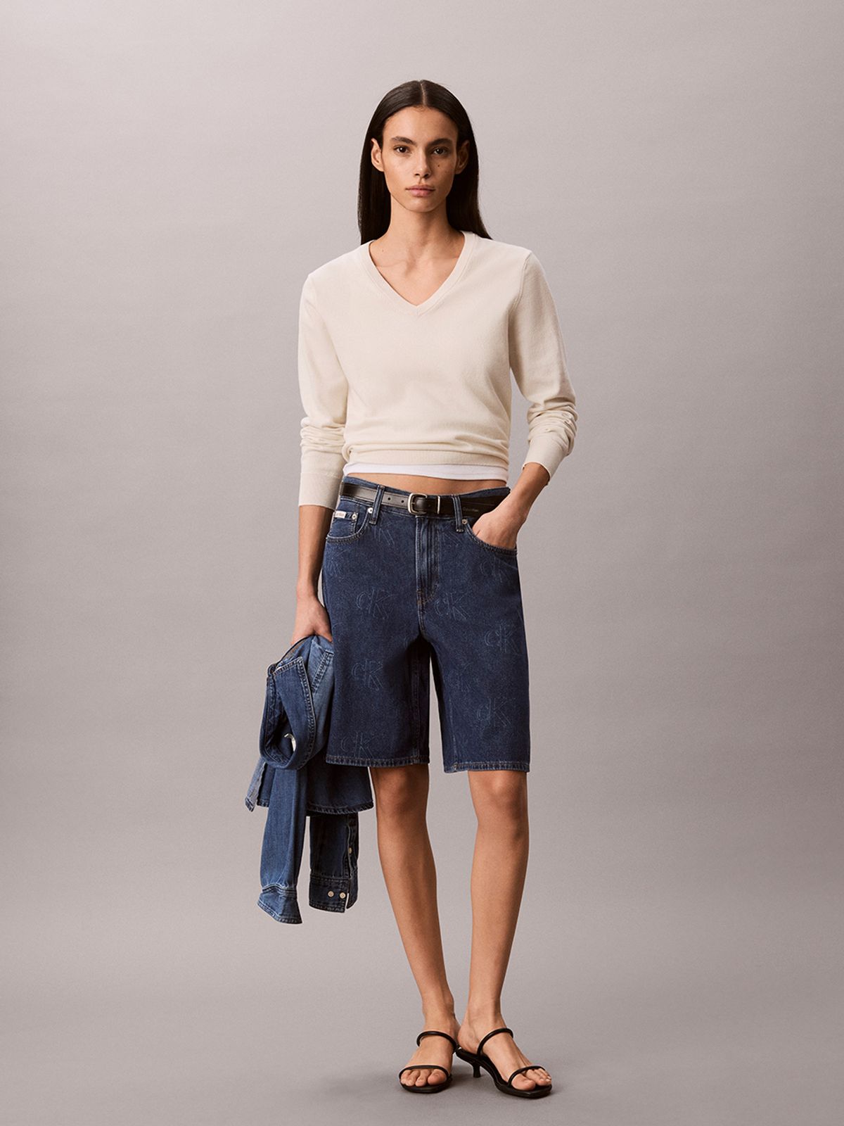 캘빈클라인 진(CALVIN KLEIN JEANS) 여성 릴렉스 버뮤다 CK로고 데님 쇼츠 47G717G 0BV